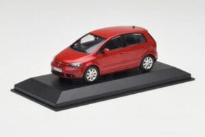 Volkswagen Golf Plus Tornado Rot Minichamps 1:43 821911110 Metall – Bild 2 von 4
