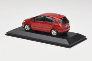 Volkswagen Golf Plus Tornado Rot Minichamps 1:43 821911110 Metall – Bild 3 von 4