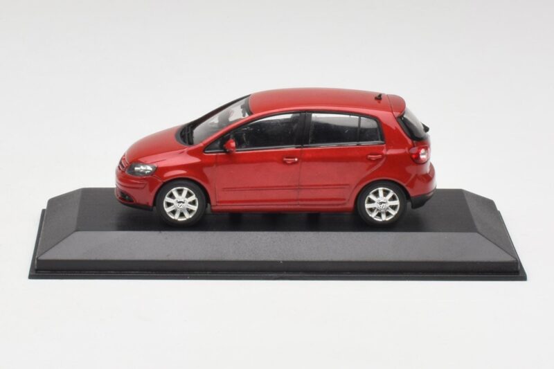 Volkswagen Golf Plus Tornado Rot Minichamps 1:43 821911110 Metall