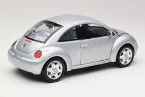 Volkswagen New Beetle Reflex Silber Metallic Bburago 1:18 3322 Metall – Bild 3 von 8