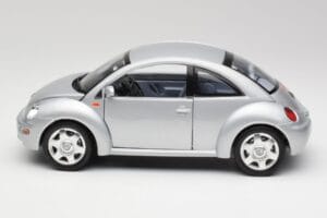 Volkswagen New Beetle Reflex Silber Metallic Bburago 1:18 3322 Metall – Bild 4 von 8