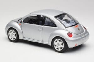 Volkswagen New Beetle Reflex Silber Metallic Bburago 1:18 3322 Metall – Bild 7 von 8