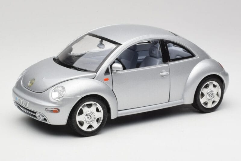 Volkswagen New Beetle Reflex Silber Metallic Bburago 1:18 3322 Metall