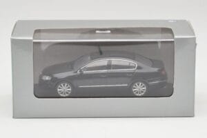 Volkswagen Passat B6 Sedan Shadow Blau Metallic Minichamps 1:43 PASSAT001 Metall – Bild 3 von 3