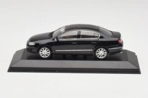 Volkswagen Passat B6 Sedan Shadow Blau Metallic Minichamps 1:43 PASSAT001 Metall