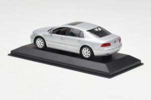 Volkswagen Phaeton Silber Minichamps 1:43 3D0099300A Metall – Bild 3 von 4