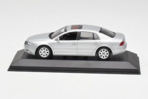 Volkswagen Phaeton Silber Minichamps 1:43 3D0099300A Metall