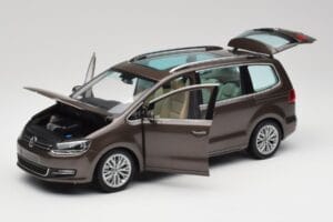 Volkswagen Sharan 7N Eichenbraun Metallic Minichamps 1:18 110051001 Metall – Bild 2 von 8