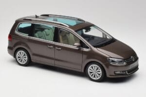 Volkswagen Sharan 7N Eichenbraun Metallic Minichamps 1:18 110051001 Metall – Bild 6 von 8