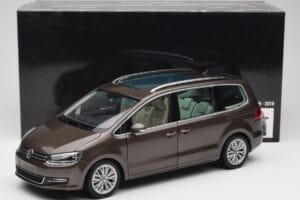 Volkswagen Sharan 7N Eichenbraun Metallic Minichamps 1:18 110051001 Metall – Bild 8 von 8