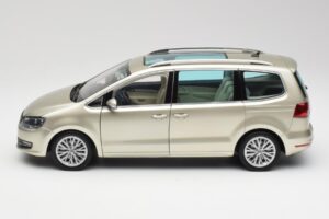 Volkswagen Sharan 7N Reflex Silber Metallic Minichamps 1:18 110051002 Metall – Bild 4 von 8