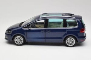 Volkswagen Sharan 7N Shadow Blau Metallic Minichamps 1:18 110051100 Metall – Bild 4 von 8