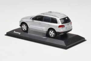 Volkswagen Touareg Reflex Silber Minichamps 1:43 68625 Metall – Bild 3 von 4