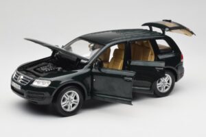 Volkswagen Touareg V10 TDI Canyon Green Bburago 1:18 34911-V1 Metall – Bild 2 von 8