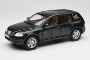 Volkswagen Touareg V10 TDI Canyon Green Bburago 1:18 34911-V1 Metall