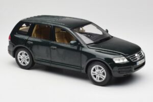 Volkswagen Touareg V10 TDI Canyon Green Bburago 1:18 34911-V1 Metall – Bild 6 von 8
