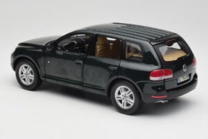 Volkswagen Touareg V10 TDI Canyon Green Bburago 1:18 34911-V1 Metall – Bild 7 von 8