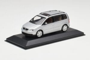 Volkswagen Touran Reflex Silber Minichamps 1:43 TOURAN001 Metall – Bild 2 von 4
