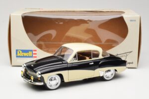 Wartburg 311 Coupe Schwarz & Beige Revell 1:18 8419 Metall – Bild 8 von 8