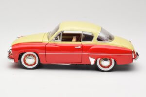 Wartburg 311 Coupe Rot & Beige Revell 1:18 8418 Metall – Bild 4 von 8