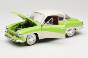 Wartburg 313 Pastellgrün über Beige Revell 1:18 9018 Metall – Bild 2 von 8