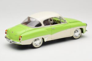 Wartburg 313 Pastellgrün über Beige Revell 1:18 9018 Metall – Bild 3 von 8