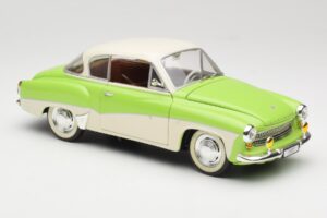 Wartburg 313 Pastellgrün über Beige Revell 1:18 9018 Metall – Bild 6 von 8