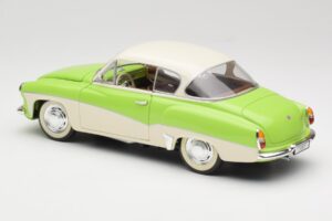 Wartburg 313 Pastellgrün über Beige Revell 1:18 9018 Metall – Bild 7 von 8