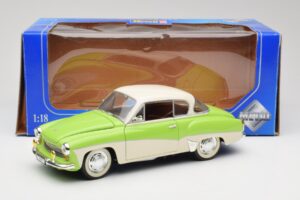 Wartburg 313 Pastellgrün über Beige Revell 1:18 9018 Metall – Bild 8 von 8