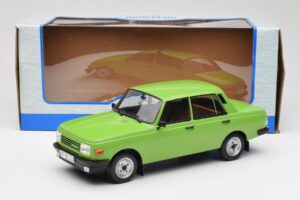 Wartburg 353 Grün MCG 1:18 MCG18062 Metall – Bild 6 von 6
