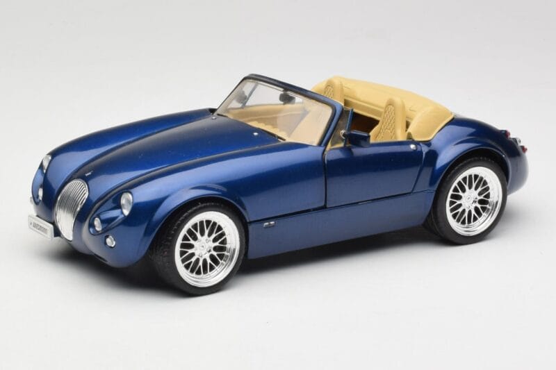 Wiesmann Roadster MF3 Blau Revell 1:18 08861 Metall