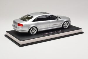 Audi A8 D3 W12 Ice Silver Metallic MotorHelix 1:18 MH030ISM Resin – Bild 3 von 7