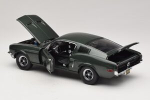 Ford Mustang GT Bullitt mit Steve McQueen Figur Greenlight 1:18 12885 Metall – Bild 5 von 8