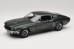 Ford Mustang GT Bullitt mit Steve McQueen Figur Greenlight 1:18 12885 Metall