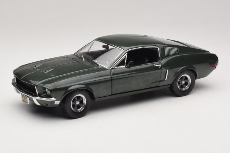 Ford Mustang GT Bullitt mit Steve McQueen Figur Greenlight 1:18 12885 Metall