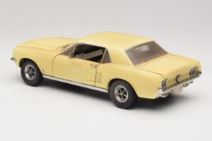 Ford Mustang Coupe Gelb The Walking Dead Greenlight 1:18 12958 Metall – Bild 7 von 8