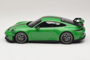 Porsche 911 992.2 GT3 Weissach Package Python Green GT Spirit 1:18 GT576 Resin – Bild 3 von 6
