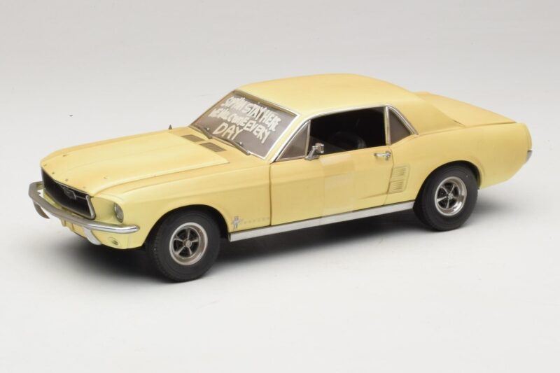 Ford Mustang Coupe Gelb The Walking Dead Greenlight 1:18 12958 Metall