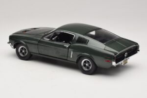 Ford Mustang GT Bullitt mit Steve McQueen Figur Greenlight 1:18 12885 Metall – Bild 7 von 8