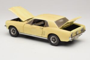 Ford Mustang Coupe Gelb The Walking Dead Greenlight 1:18 12958 Metall – Bild 5 von 8