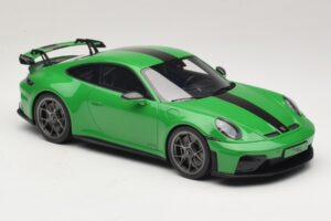Porsche 911 992.2 GT3 Weissach Package Python Green GT Spirit 1:18 GT576 Resin – Bild 4 von 6