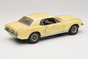 Ford Mustang Coupe Gelb The Walking Dead Greenlight 1:18 12958 Metall – Bild 3 von 8