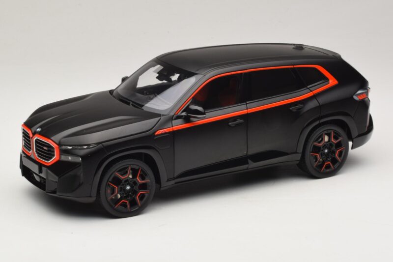 BMW XM G09 Matt Black Minichamps 1:18 110023301 Metall