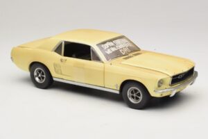 Ford Mustang Coupe Gelb The Walking Dead Greenlight 1:18 12958 Metall – Bild 6 von 8