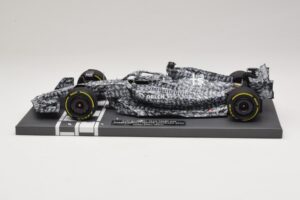 Alfa Romeo Orlen C42 R. Kubica Testing Barcelona 2022 Minichamps 1:18 117229988 Resin – Bild 3 von 7