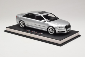 Audi A8 D3 W12 Ice Silver Metallic MotorHelix 1:18 MH030ISM Resin – Bild 4 von 7