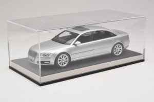 Audi A8 D3 W12 Ice Silver Metallic MotorHelix 1:18 MH030ISM Resin – Bild 6 von 7