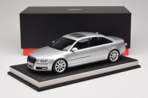 Audi A8 D3 W12 Ice Silver Metallic MotorHelix 1:18 MH030ISM Resin – Bild 7 von 7