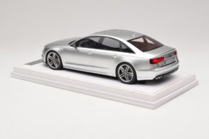 Audi S6 C7 Florett Silver Metallic IVY Merit 1:18 REMC038 Resin – Bild 5 von 7