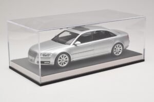 Audi A8 D3 W12 Ice Silver Metallic MotorHelix 1:18 MH030ISM Resin – Bild 6 von 7